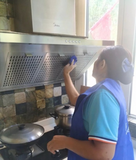 油烟机清洗：油烟机清洗：对家庭、单位、酒店、饭店、学校、宾馆