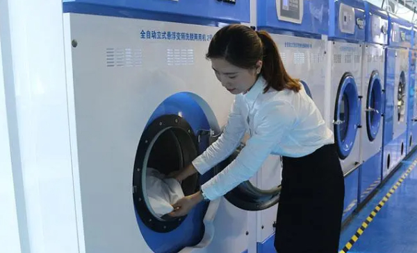 西装清洗整烫，高端礼服清洗 鞋子清洗，工作服清洗